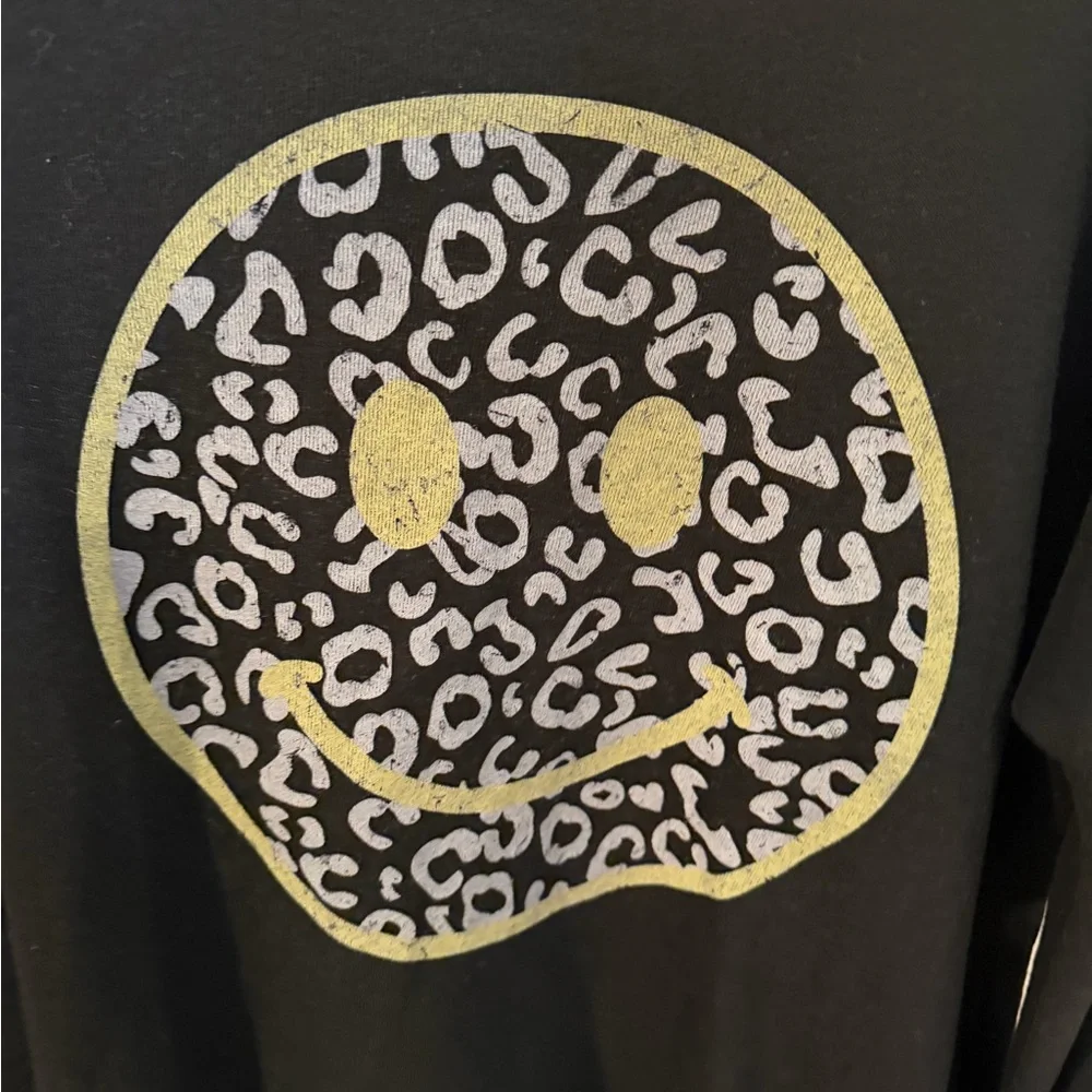 Cheetah Print Smiley Face sweatshirt- NWT - Picture 4 of 6